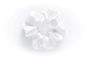 White or pearl 100% mulberry silk scrunchie for anti frizz, anti breakage, hair benefits. Celebrates the wonder of natural hair by providing superior quality, professional hair products for women to achieve healthy, long, strong natural hair. Made in Toronto. 